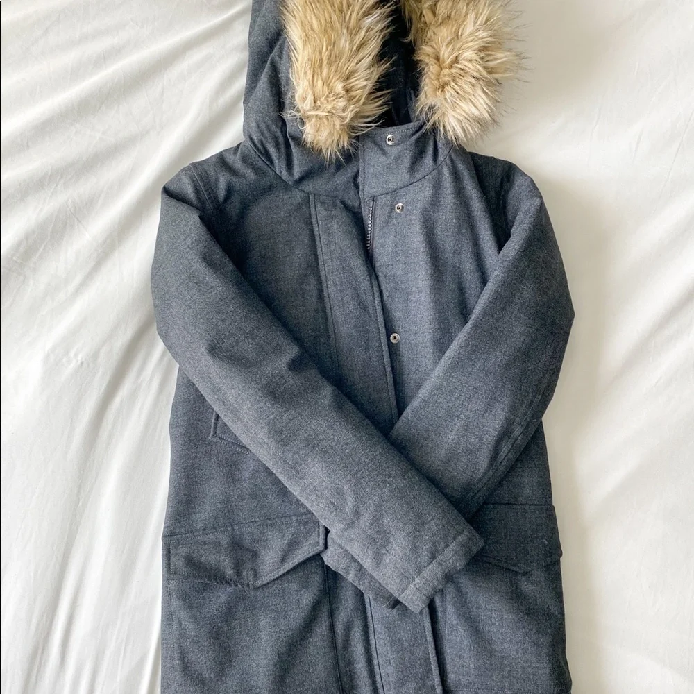 Aritzia Parka - excellent used condition - Picture 1 of 3
